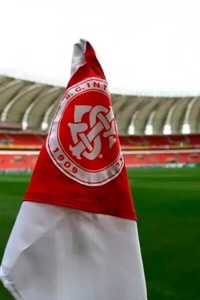 Internacional em risco de punição da Fifa; Flamengo garante zagueira por mais 5 anos