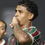 John Kennedy desfalca Fluminense nas oitavas da Libertadores por lesão