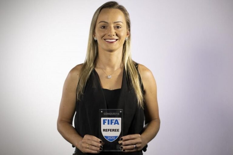 Melhor VAR do Brasileirão Feminino estreia como árbitra na Série A