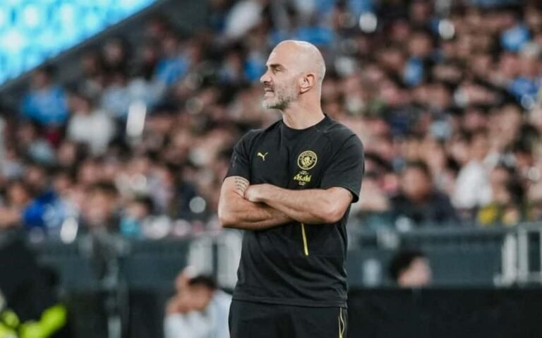 Enzo Maresca observes a Manchester City preseason friendly from the technical area. Photo: Disclosure
