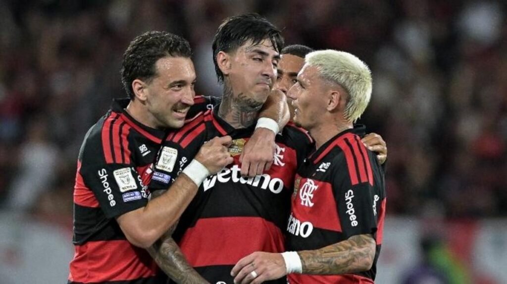 Pulgar brilha com golaço, Flamengo vence o Vitória e encurta distância para o Palmeiras