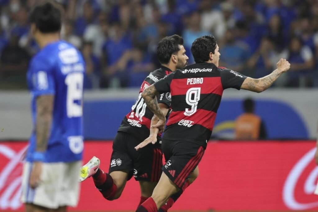 Reservas mudam jogo e garantem empate do Flamengo contra Cruzeiro na Libertadores