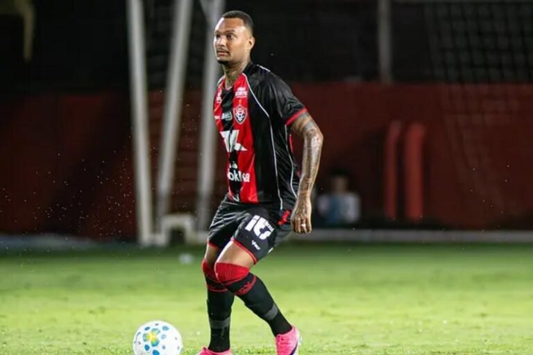 STJD libera Maurício do Palmeiras e pune dupla do Vitória