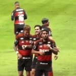 Torcedor do Cruzeiro perde a linha com dancinha de Paquetá e viraliza