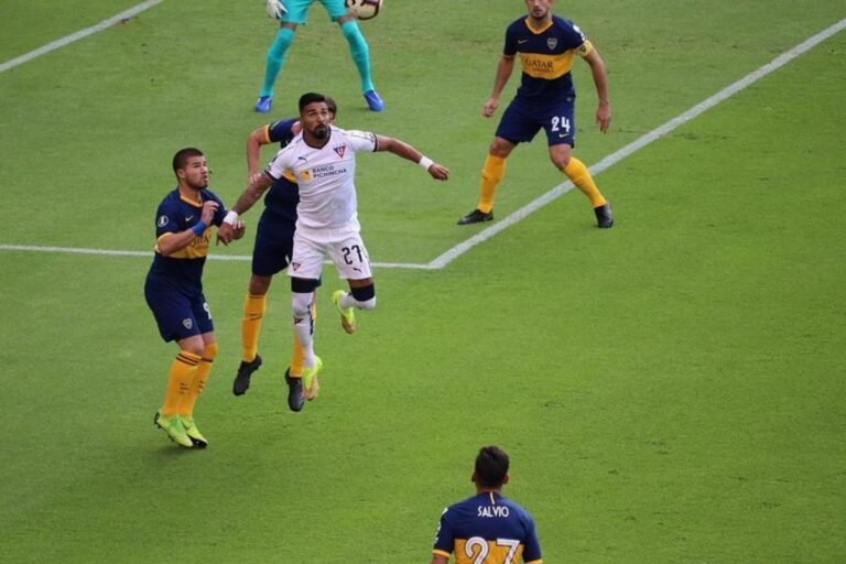 Cruzeiro encaminha contratação dos atacantes Wesley e Lucho Rodríguez para a Libertadores