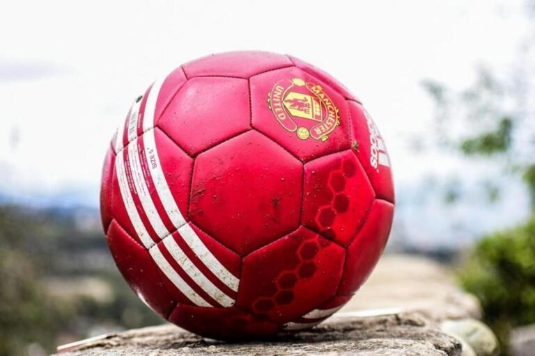 Mercado da Bola: Memphis cobra reajuste no Corinthians, Flamengo freia leilão e Arsenal persegue Vini Jr