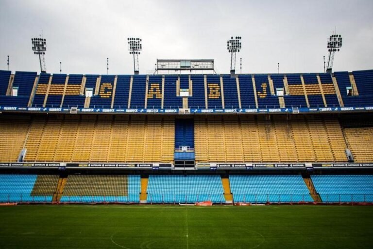 Boca Juniors fecha com Enner Valencia ex-Inter para substituir Cavani