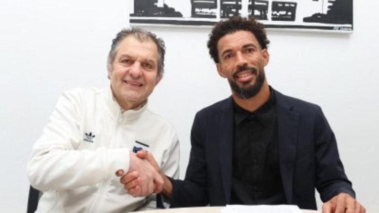 Vozinha assina com Colo-Colo e promete "magia" em sua apresentação