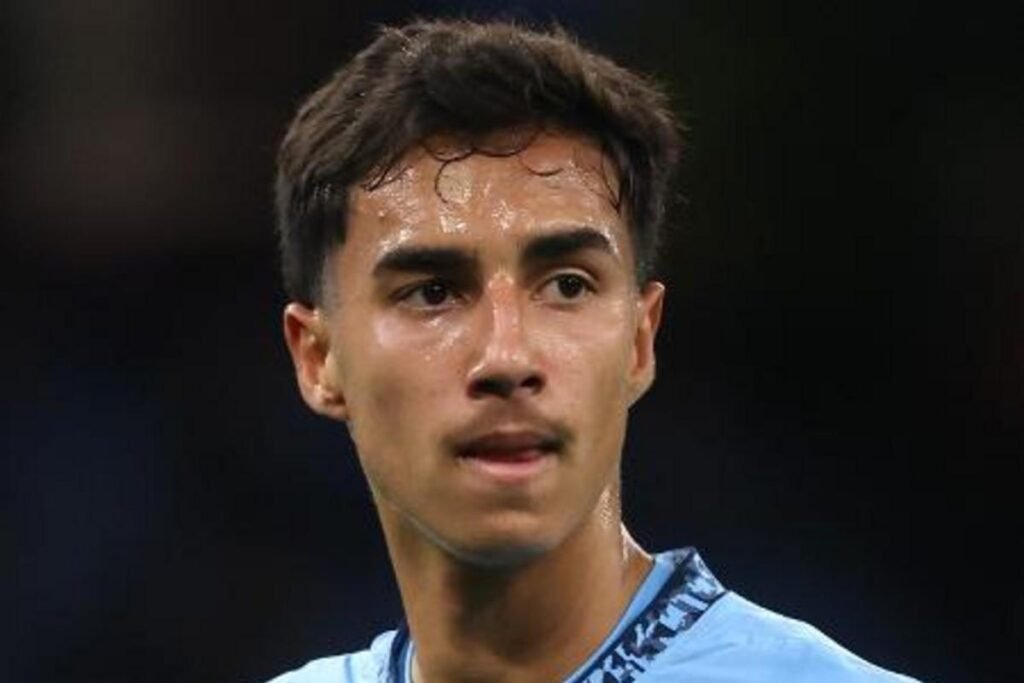 Zagueiro Vitor Reis perto de efetivação no Manchester City com aval de Maresca