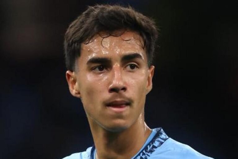Zagueiro Vitor Reis perto de efetivação no Manchester City com aval de Maresca